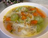 Foto langkah ke 6 dari resep 🥣 Sup Oyong Bihun & Wortel yang Segar dan Sederhana.