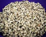 A picture of step 1 of Unpeeled Beans Moi Moi.