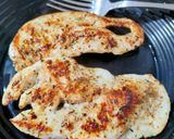 Foto del paso 2 de la receta: Ensalada templada de pollo sazonado con cacahuetes a la miel