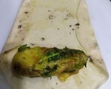 A picture of step 7 of Potato spring onion papad roll.