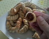 Foto langkah ke 5 dari resep 65. Molen Pisang Bulan Sabit.