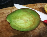 Foto del paso 1 de la receta: Aguacate relleno con jamón curado y mozzarella