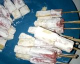 Foto langkah ke 2 dari resep Corndog Sosis Mozarella.
