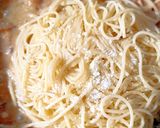 Foto langkah ke 4 dari resep Creamy garlic sausage pasta.