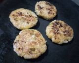 A picture of step 4 of Cheese & oats Indian burger.