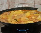 Foto langkah ke 4 dari resep Opor Ayam Kentang Tahu Pedas.