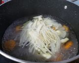 Hình bước làm 1 của món Canh rong biển nấu nấm đậu hũ
