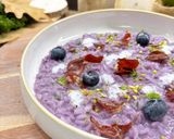 Foto del passaggio 5 della ricetta Risotto al taleggio e mirtilli