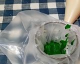 Foto langkah ke 3 dari resep Roti Jala Merah Putih.