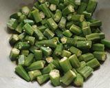 A picture of step 2 of Masala Bhindi.