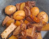 Foto langkah ke 7 dari resep Semur Kentang Tahu Telur.