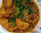 A picture of step 3 of Mix veg......yummy. With achaar.