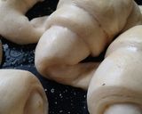 Foto del paso 3 de la receta: Medialunas con harina pureza con levadura, sin hojaldre