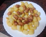 Foto del paso 3 de la receta: Huevos rotos con chistorra
