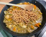 Une image de l'étape 11 de Pois chiches aux champignons et poulet épicé.