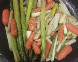 Foto del paso 12 de la receta: Guarnición de verduras salteadas con lomo de cerdo mechado