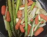Foto del paso 12 de la receta: Guarnición de verduras salteadas con lomo de cerdo mechado