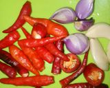 Foto langkah ke 2 dari resep Orek kering tempe pedas.
