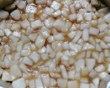 Foto del paso 6 de la receta: Tarta de pera con crumble de almendras