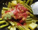 સરગવાની શીંગ અને બટાકાનું શાક (Sargva and Potato Shak Recipe in Gujarati) રેસીપી સ્ટેપ2ફોટો