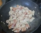 A picture of step 3 of Chicken Alfredo.
