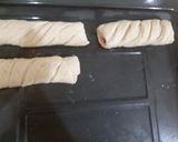 A picture of step 4 of Chicken bread rolls.