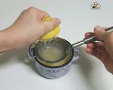 Hình bước làm 2 của món Sốt chanh trứng bơ