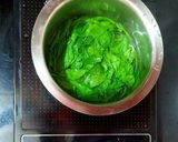 A picture of step 2 of Palak Khichdi.