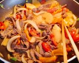 Hình bước làm 3 của món Thịt bò xào thơm