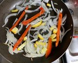 Foto del paso 3 de la receta: Tortilla de papa, con camarón y huevo