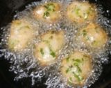 A picture of step 5 of Urad dal ponda.