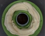 Foto langkah ke 5 dari resep Bolu Kukus Pandan Keju Lumer.