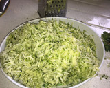 Foto del paso 1 de la receta: Budín de zapallito y zanahoria con queso de cabra