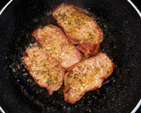 Foto del paso 5 de la receta: Filetes de lomo de cerdo a la plancha con guarnición de sofrito