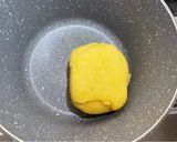 Foto del passaggio 1 della ricetta Medaglioni di polenta ai funghi 🍄🇺🇦☮️🏳️‍🌈🙏🇹🇷🇸🇾