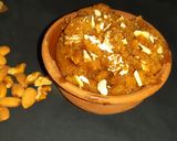 A picture of step 3 of Besan Horlicks halwa.