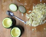 Foto del paso 1 de la receta Calabacitas rellenas de salmón y queso