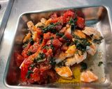 Une image de l'étape 9 de Salade de crevettes sauvages aux tomates, coriandre et citron.