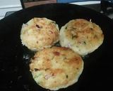 A picture of step 4 of Crispie Poha Potato Tikki Burger.