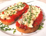 Foto del paso 2 de la receta: Tostas de Gorgonzola con Mermelada de Tomate