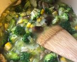 A picture of step 6 of Veggie noodle soup - vegan.