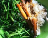 Hình bước làm 1 của món Cá bống cát kho tóp mỡ - Đọt bầu xào tỏi