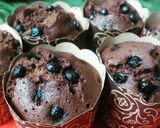 Foto langkah ke 7 dari resep Chocolate Cupcake Choco Chips (Kukus).