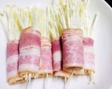 Hình bước làm 1 của món Thịt Xông Khói Cuộn Nấm