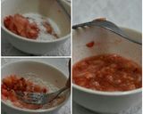 Foto langkah ke 2 dari resep Strawberry Tiramisu With Banana Hidden.