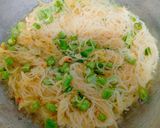 Foto langkah ke 6 dari resep Dadar Bihun Buncis Pedas.