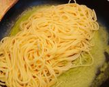 Foto del passaggio 14 della ricetta Spaghetti alla crema di fave con patate e fonduta di pecorino di Pienza