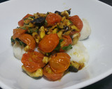 Foto del paso 7 de la receta: Merluza con tomates y otras cosas