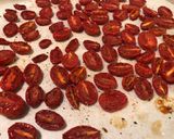 Foto del passaggio 1 della ricetta Conserva di pomodori confit