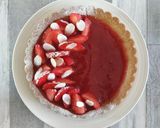 Foto langkah ke 8 dari resep Rhubarb Strawberry Pie.
